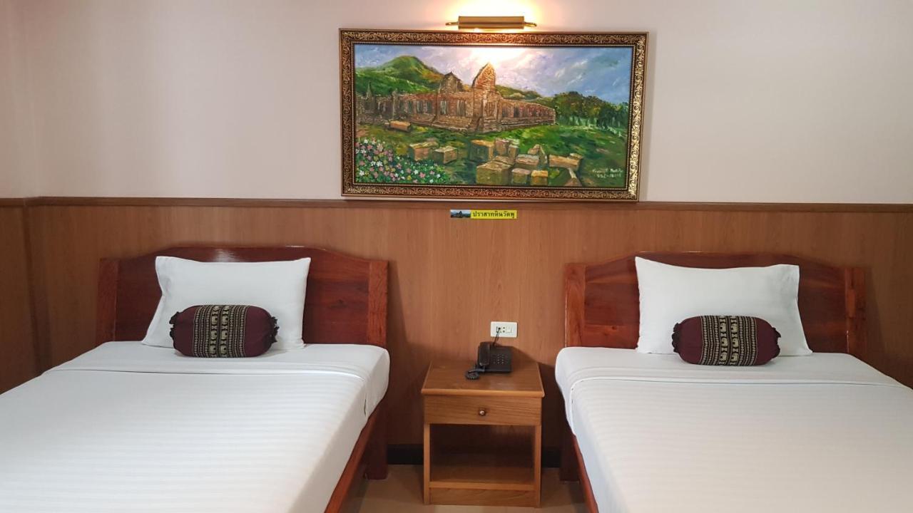 Phadaeng Hotel Убонратчатхани Экстерьер фото